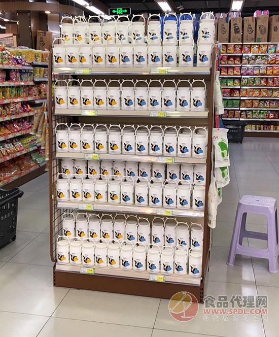 新乐食品终端陈列布局精美,吸引消费者 新乐食品终端陈列布局精美,吸引消费者