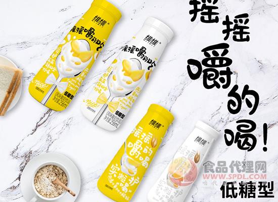 维维嚼着吃酸奶 维维嚼着吃酸奶