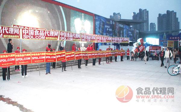 中国食品代理网庞大的宣传队伍引路人驻足 中国食品代理网庞大的宣传队伍引路人驻足