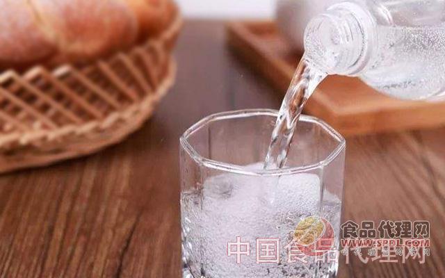 經常喝蘇打水飲料好嗎?對身體有幫助嗎?