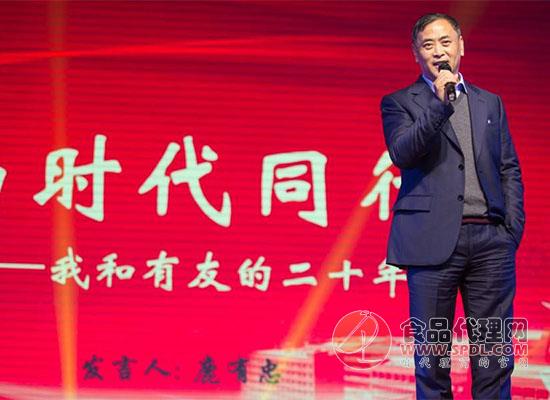 重庆夫妇的创业之路——卖泡椒凤爪一年赚八亿 !