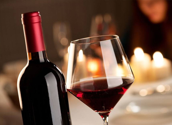 如何品尝天然干红葡萄酒？