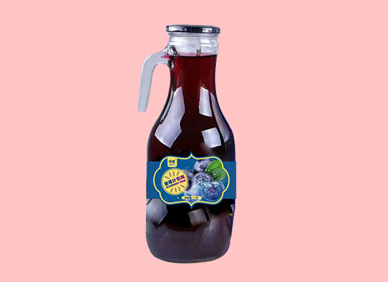 啄喜蓝莓汁饮料，口味独特，深受消费者欢迎